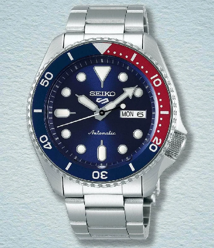 Men's Dive Watches for Night Diving -Seiko 5 SKX Sports Style