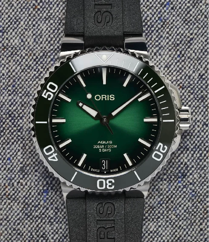Men's Dive Watches with Vintage Design -Aquis Date Caliber 400 41.5mm