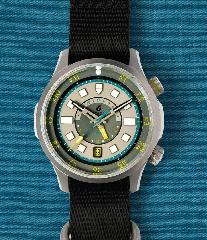 Men's GMT Watches with Vintage Design -​BOLDR x Worn & Wound 3xt GMT Limited Edition