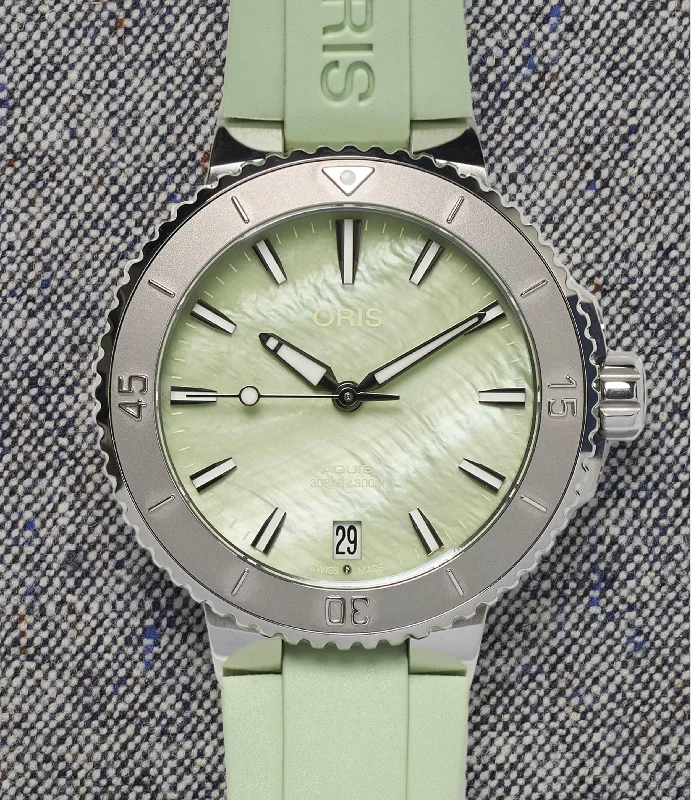 Men's Dive Watches with NATO Strap -Aquis Date 36.5mm